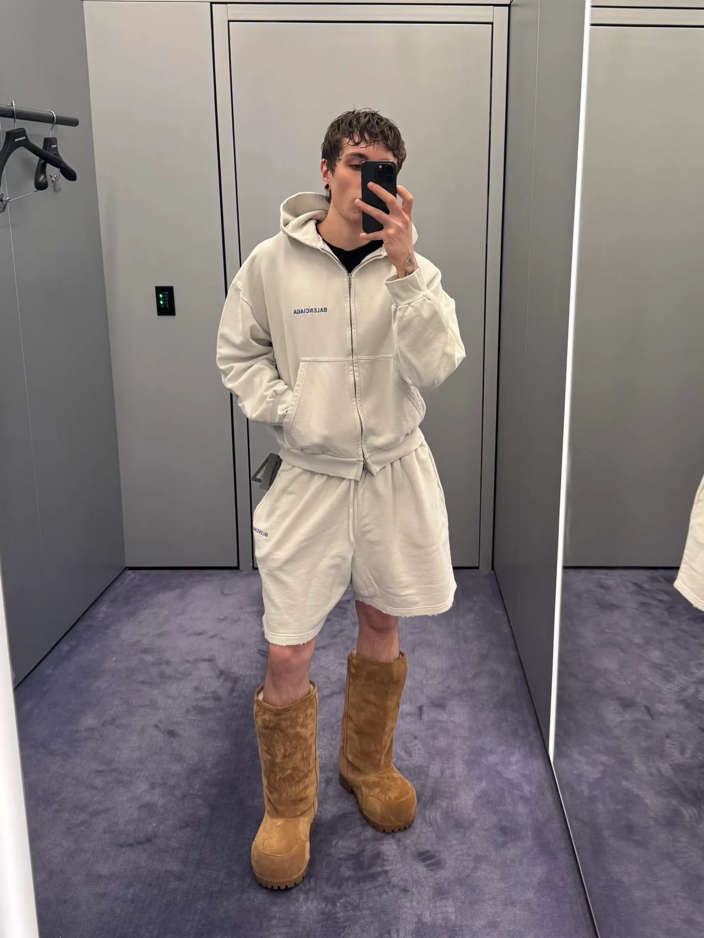 ┃ ┃